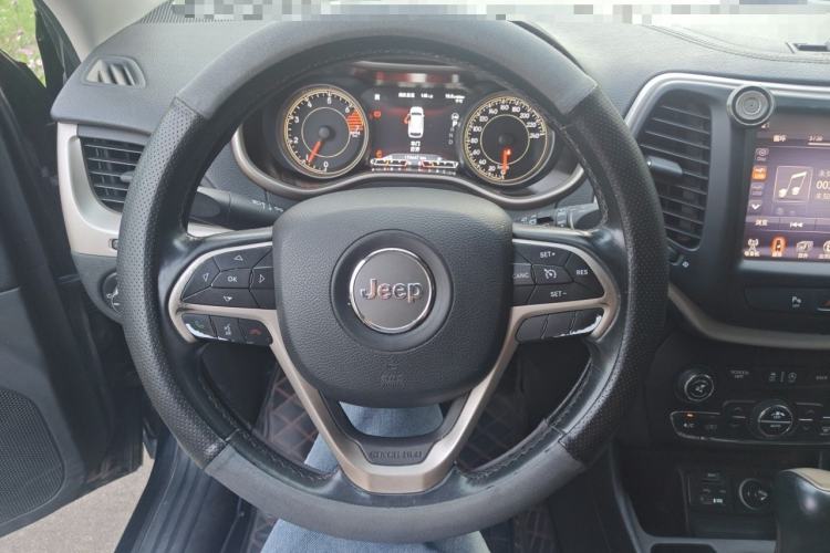 Used Jeep Cherokee 2016 2.4L Leading Smart Version Steering Wheel
