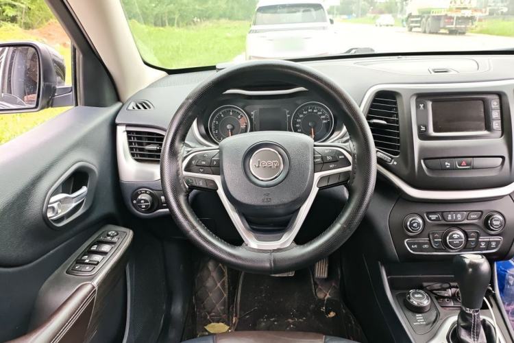 Used Jeep Cherokee 2016 2.4L Professional Edition Steering Wheel