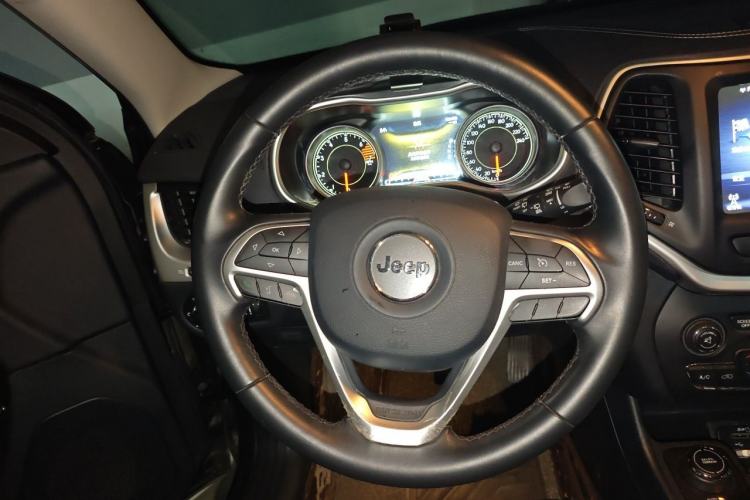 Used Jeep Cherokee 2016 2.4L Professional Smart Version Steering Wheel