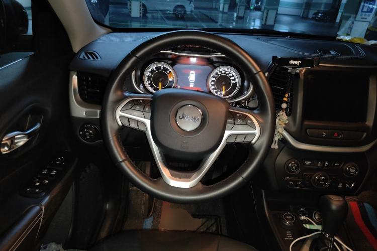 Used Jeep Cherokee 2016 2.4L Professional Edition Steering Wheel