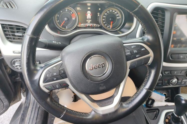 Used Jeep Cherokee 2016 2.0L Superior Edition Steering Wheel