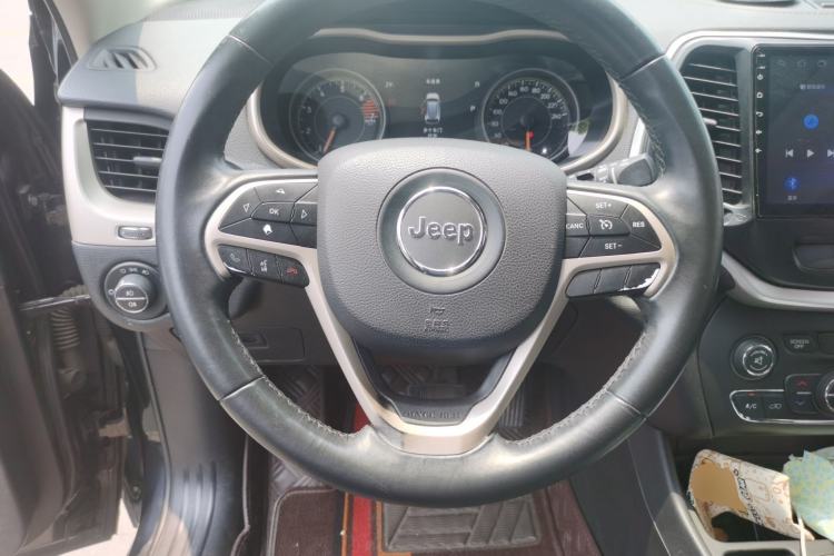 Used Jeep Cherokee 2016 2.0L Superior Edition Steering Wheel