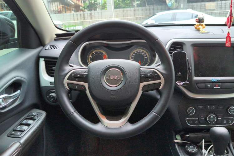 Used Jeep Cherokee 2016 2.4L Professional Smart Version Steering Wheel
