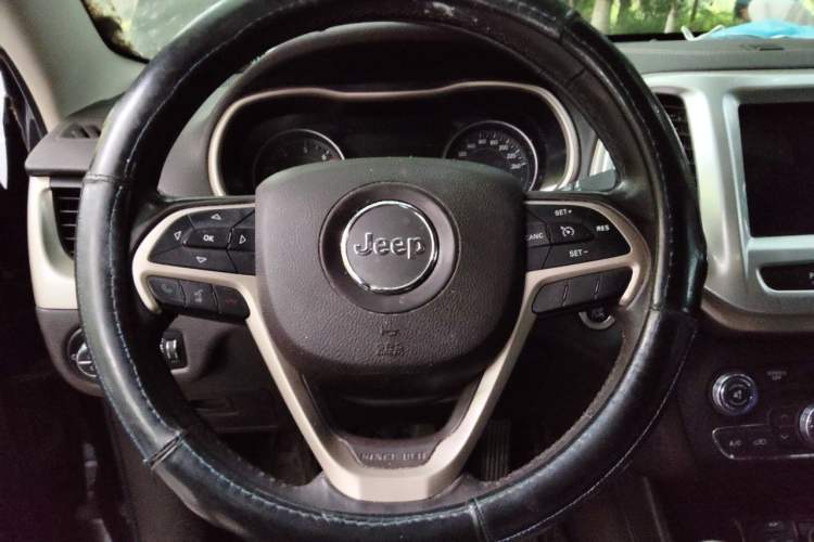 Used Jeep Cherokee 2016 2.0L Superior Edition Steering Wheel