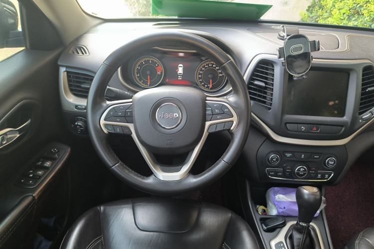 Used Jeep Cherokee 2016 2.0L Superior Edition Steering Wheel