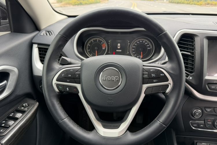 Used Jeep Cherokee 2016 2.4L Professional Edition Steering Wheel
