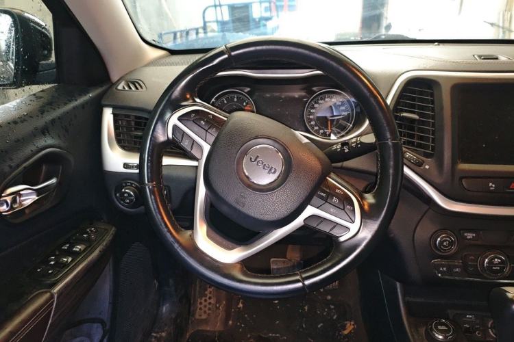 Used Jeep Cherokee 2016 2.4L Professional Smart Version Steering Wheel