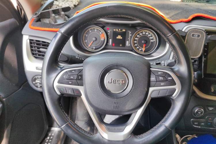 Used Jeep Cherokee 2016 2.4L Leading Edition Steering Wheel