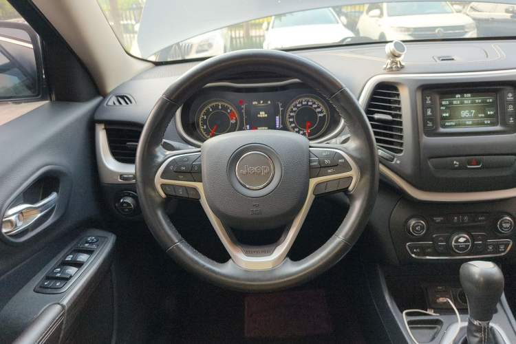 Used Jeep Cherokee 2016 2.4L Leading Edition Steering Wheel