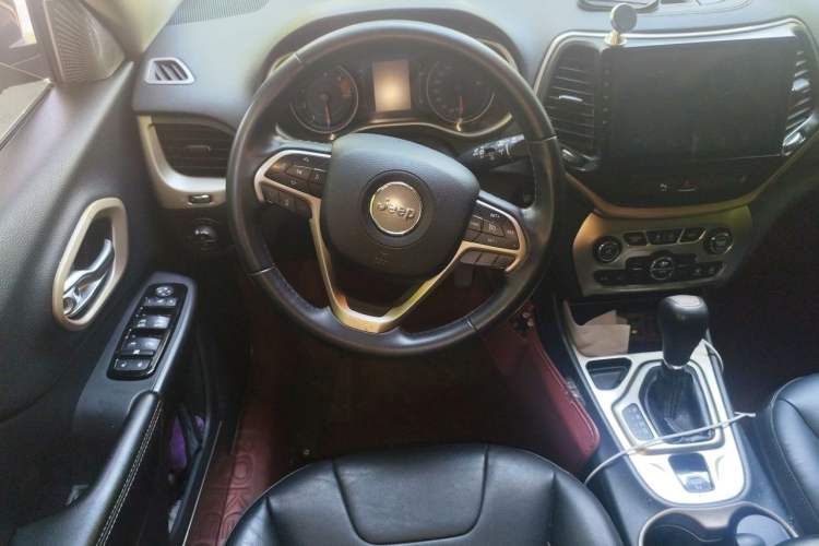 Used Jeep Cherokee 2016 2.4L Leading Edition Steering Wheel