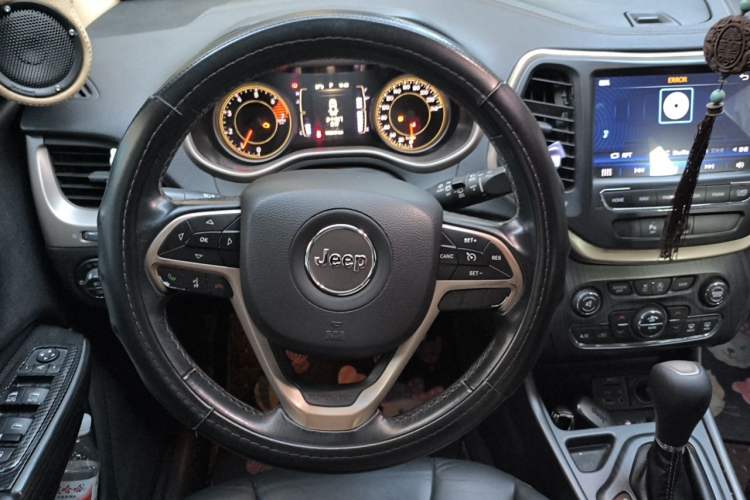 Used Jeep Cherokee 2016 2.4L Leading Smart Version Steering Wheel