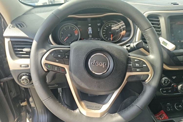 Used Jeep Cherokee 2016 2.0L Superior Edition Steering Wheel
