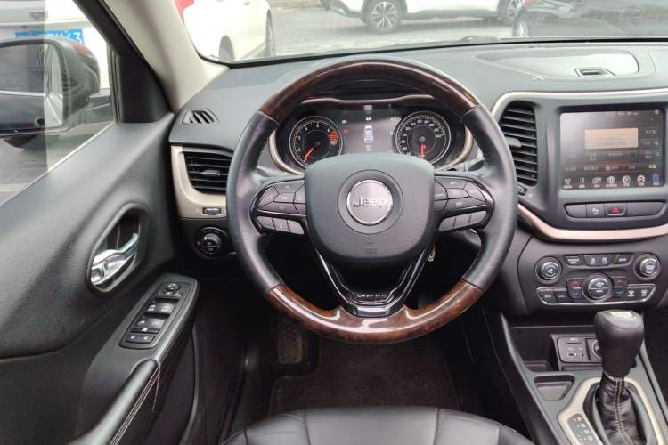 Used Jeep Cherokee 2016 2.4L Leading Smart Version Steering Wheel