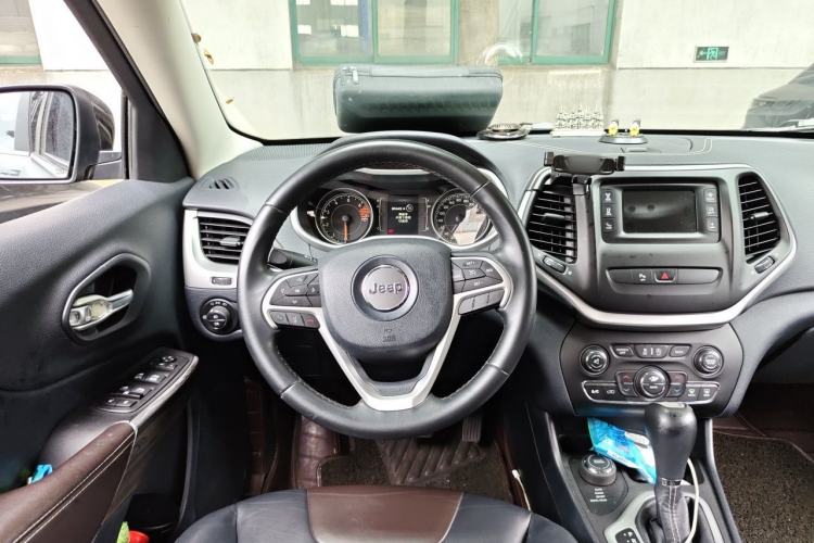 Used Jeep Cherokee 2016 2.4L Professional Edition Steering Wheel
