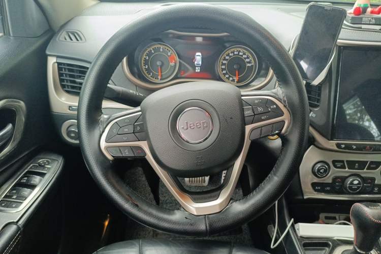 Used Jeep Cherokee 2016 2.0L Superior Edition Steering Wheel