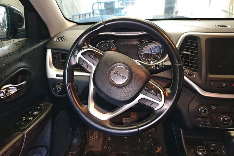 Used Jeep Cherokee 2016 2.4L Professional Smart Version Steering Wheel