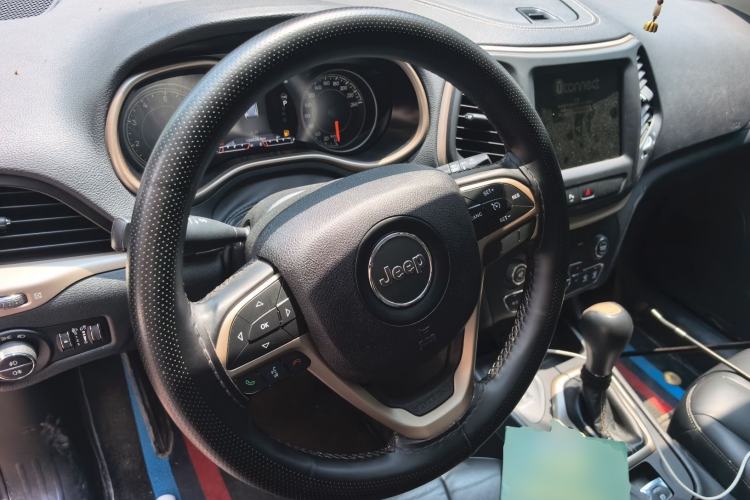 Used Jeep Cherokee 2016 2.4L Professional Smart Version Steering Wheel