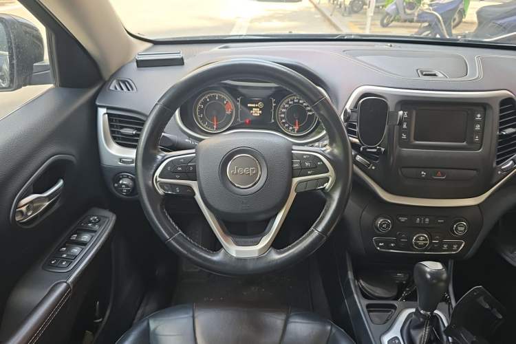 Used Jeep Cherokee 2016 2.4L Leading Edition Steering Wheel