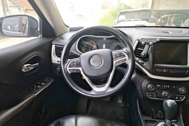 Used Jeep Cherokee 2016 2.4L Leading Smart Version Steering Wheel
