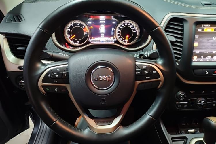 Used Jeep Cherokee 2016 2.0L Superior Edition Steering Wheel