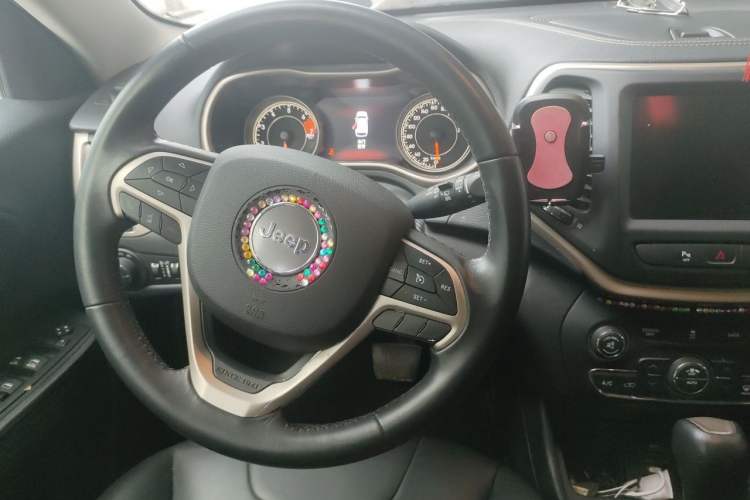 Used Jeep Cherokee 2016 2.0L Superior Edition Steering Wheel