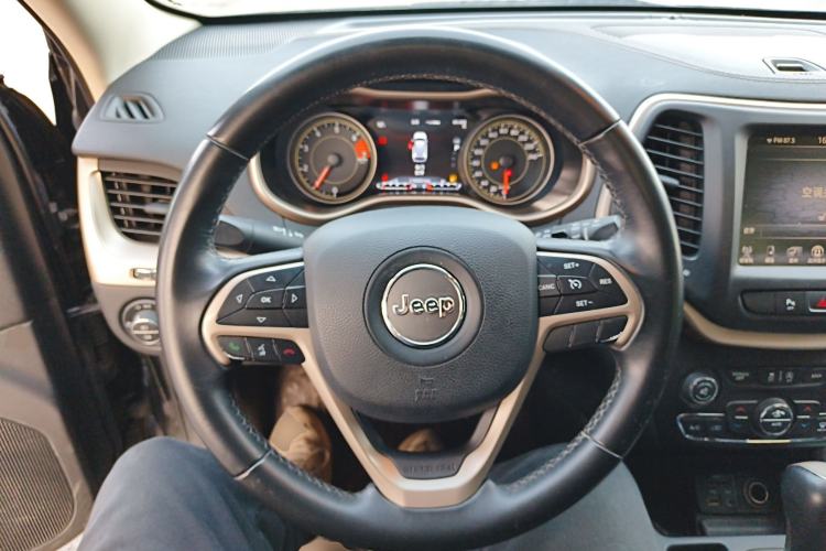 Used Jeep Cherokee 2016 2.4L Leading Smart Version Steering Wheel