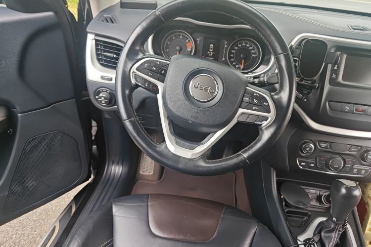 Used Jeep Cherokee 2016 2.4L Leading Edition Steering Wheel