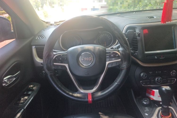 Used Jeep Cherokee 2016 2.4L Professional Smart Version Steering Wheel