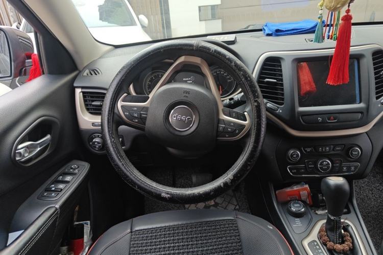 Used Jeep Cherokee 2016 2.4L Professional Smart Version Steering Wheel