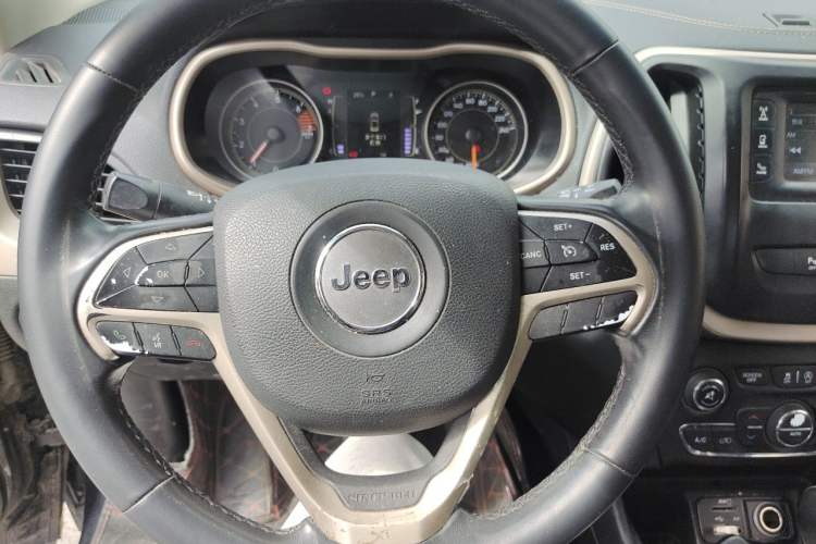 Used Jeep Cherokee 2016 2.4L Leading Edition Steering Wheel