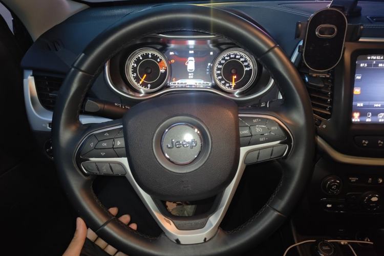 Used Jeep Cherokee 2016 2.4L Superior Edition Steering Wheel