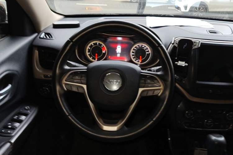 Used Jeep Cherokee 2016 2.0L Superior Edition Steering Wheel