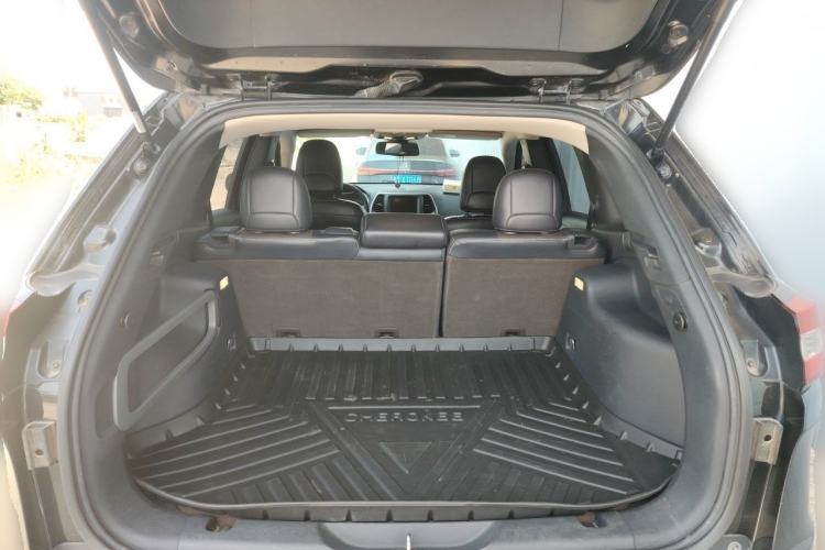 Used Jeep Cherokee 2016 2.4L Leading Smart Version Trunk