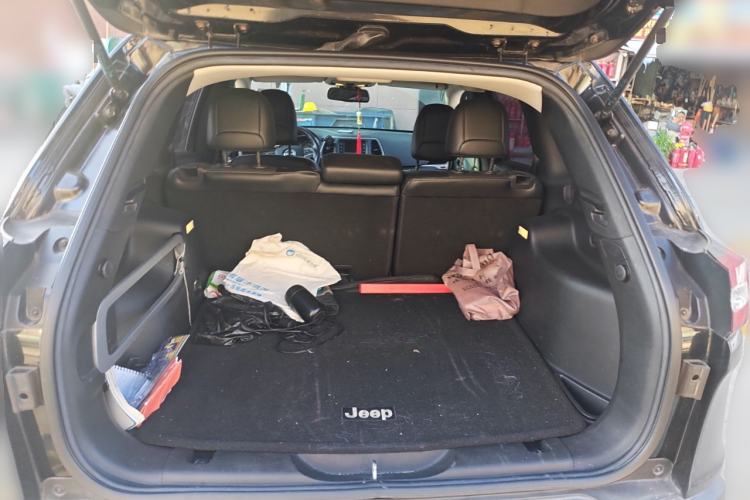 Used Jeep Cherokee 2016 2.4L Professional Edition Trunk