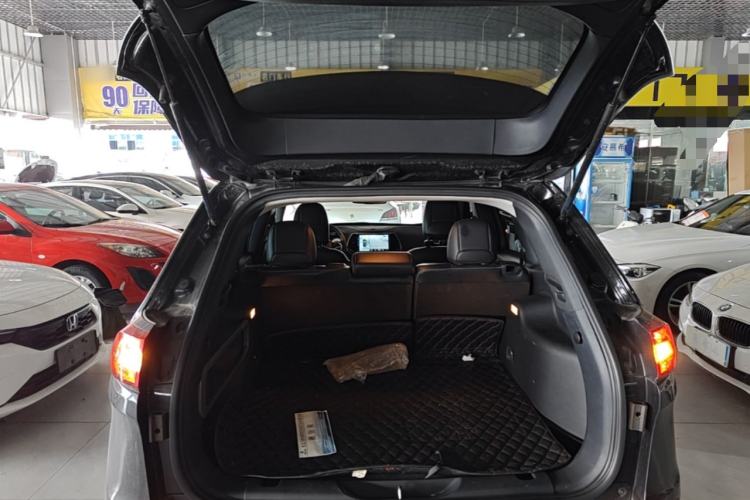 Used Jeep Cherokee 2016 2.4L Professional Edition Trunk