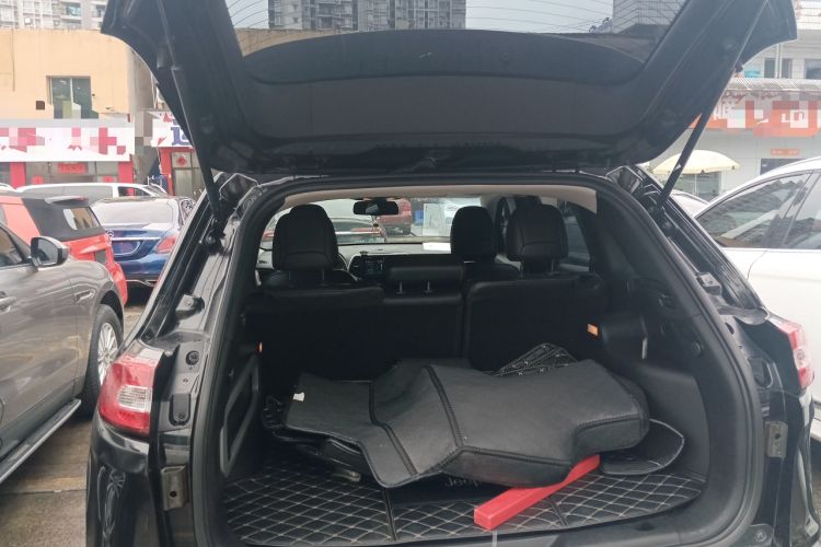 Used Jeep Cherokee 2016 2.4L Professional Edition Trunk
