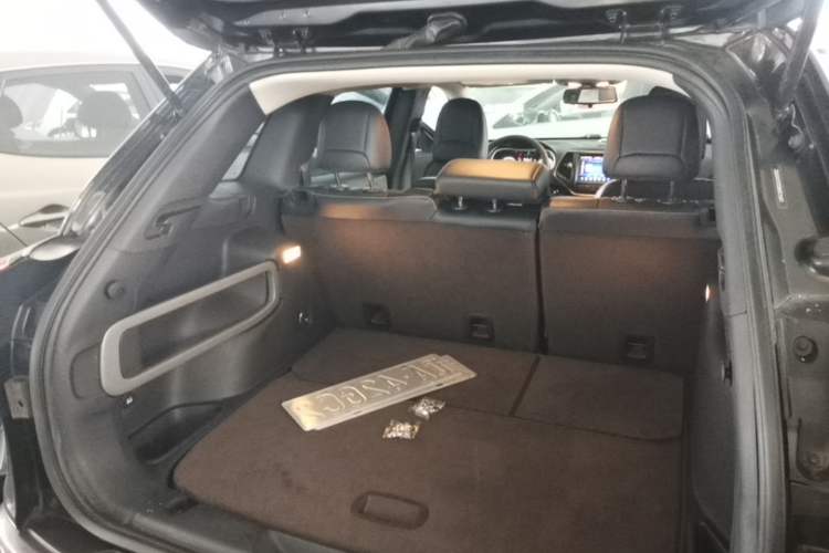 Used Jeep Cherokee 2016 2.4L Professional Edition Trunk