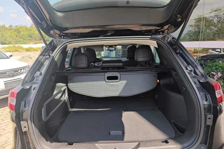 Used Jeep Cherokee 2016 2.4L Leading Smart Version Trunk
