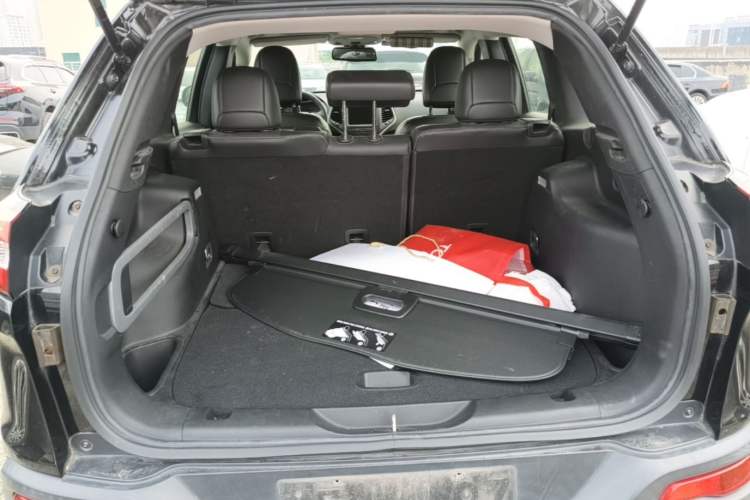Used Jeep Cherokee 2016 2.0L Superior Edition Trunk