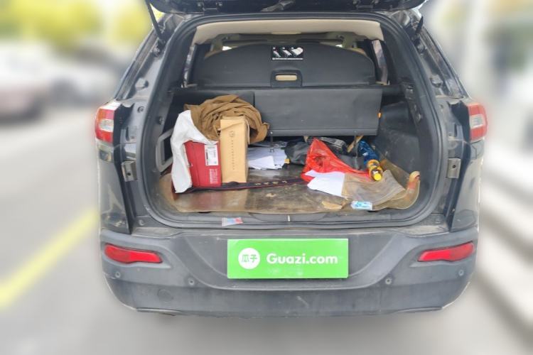 Used Jeep Cherokee 2016 2.0L Superior Edition Trunk