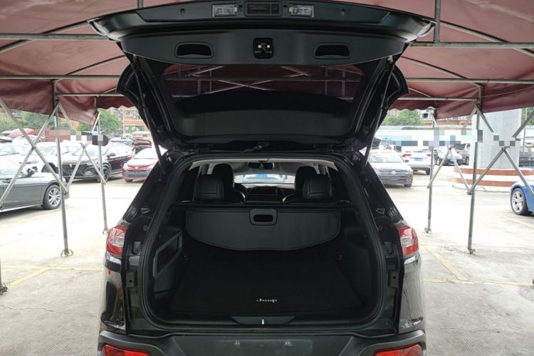 Used Jeep Cherokee 2016 2.0L Superior Edition Trunk