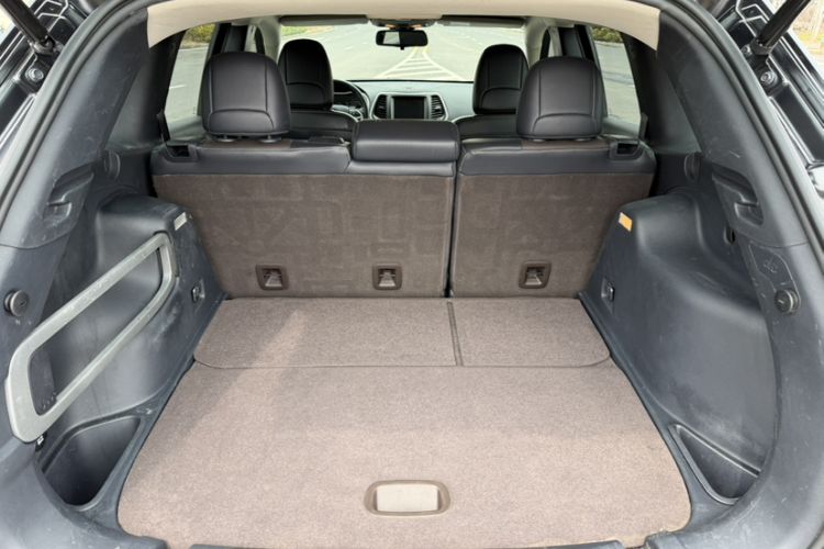 Used Jeep Cherokee 2016 2.4L Professional Edition Trunk