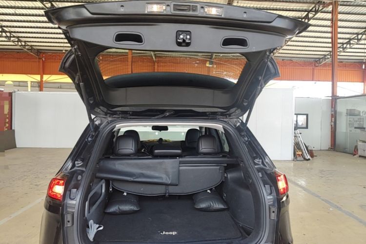 Used Jeep Cherokee 2016 2.4L Professional Smart Version Trunk