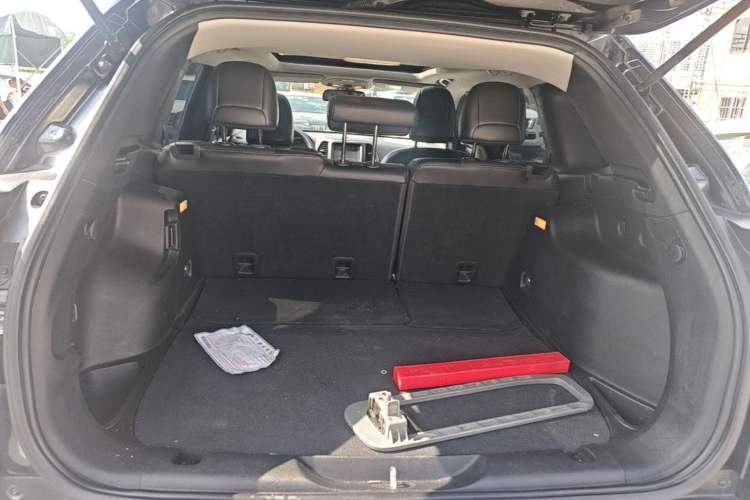 Used Jeep Cherokee 2016 2.0L Superior Edition Trunk