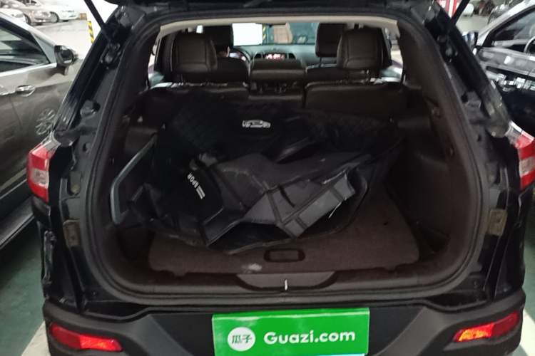 Used Jeep Cherokee 2016 2.0L Superior Edition Trunk