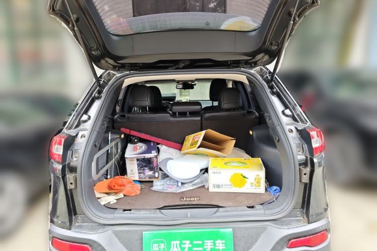 Used Jeep Cherokee 2016 2.4L Professional Edition Trunk
