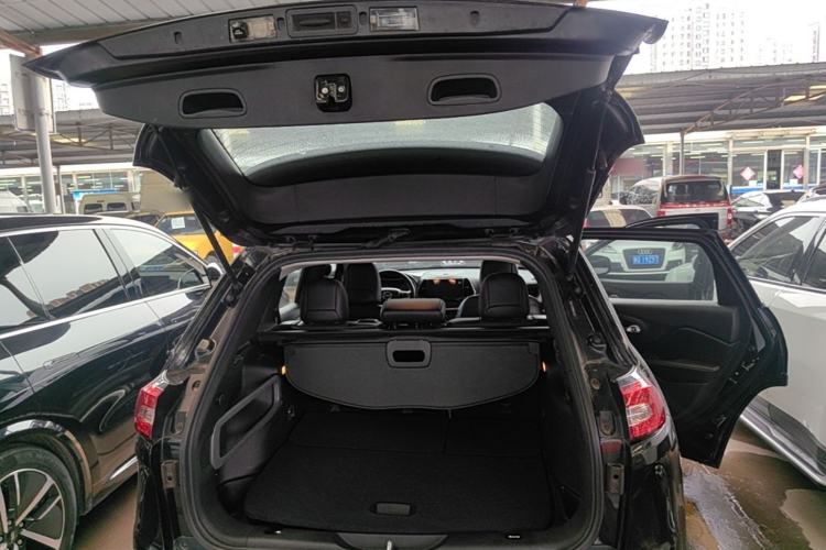 Used Jeep Cherokee 2016 2.4L Professional Edition Trunk