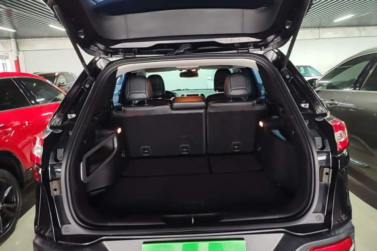 Used Jeep Cherokee 2016 2.0L Superior Edition Trunk