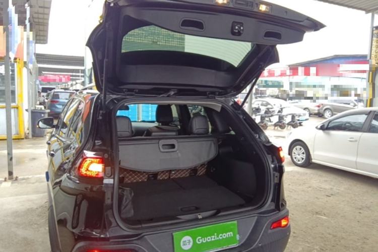 Used Jeep Cherokee 2016 2.0L Superior Edition Trunk