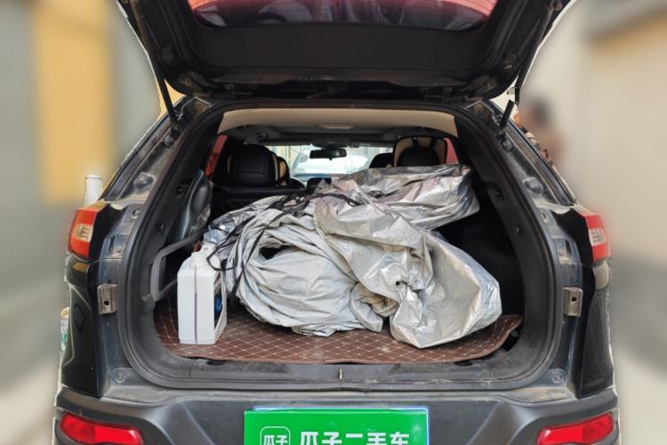 Used Jeep Cherokee 2016 2.0L Superior Edition Trunk